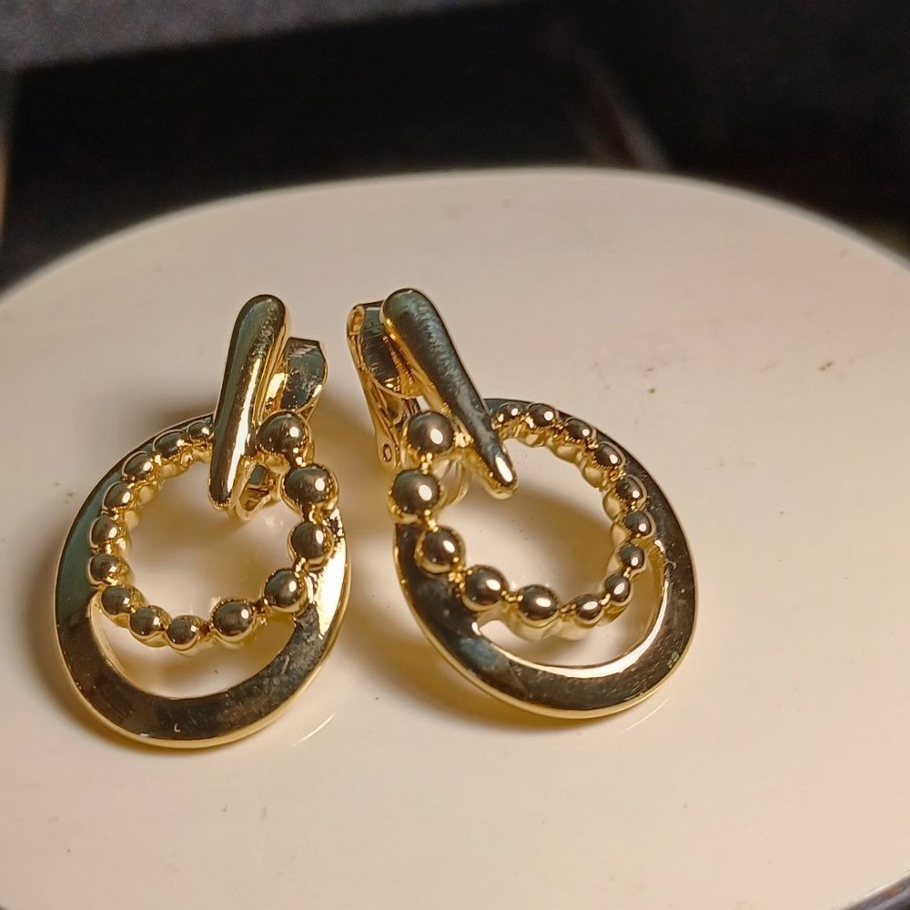 Vintage clip Trifari earings